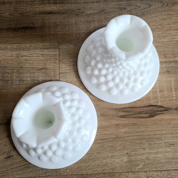 Set of 2 vintage Fenton hobnails milk glass candleholders/candlesticks. - Picture 4 of 7